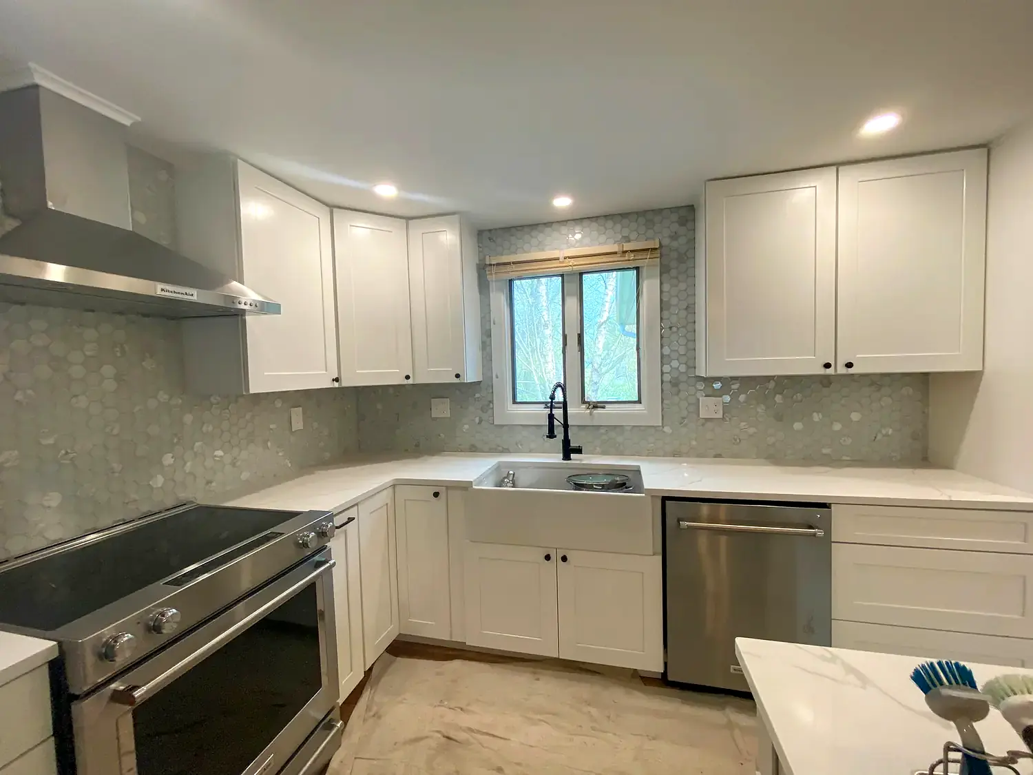 Open white kitchen, kitchen remodeling project in Northern Virginia by HOM Design & Build, view 1